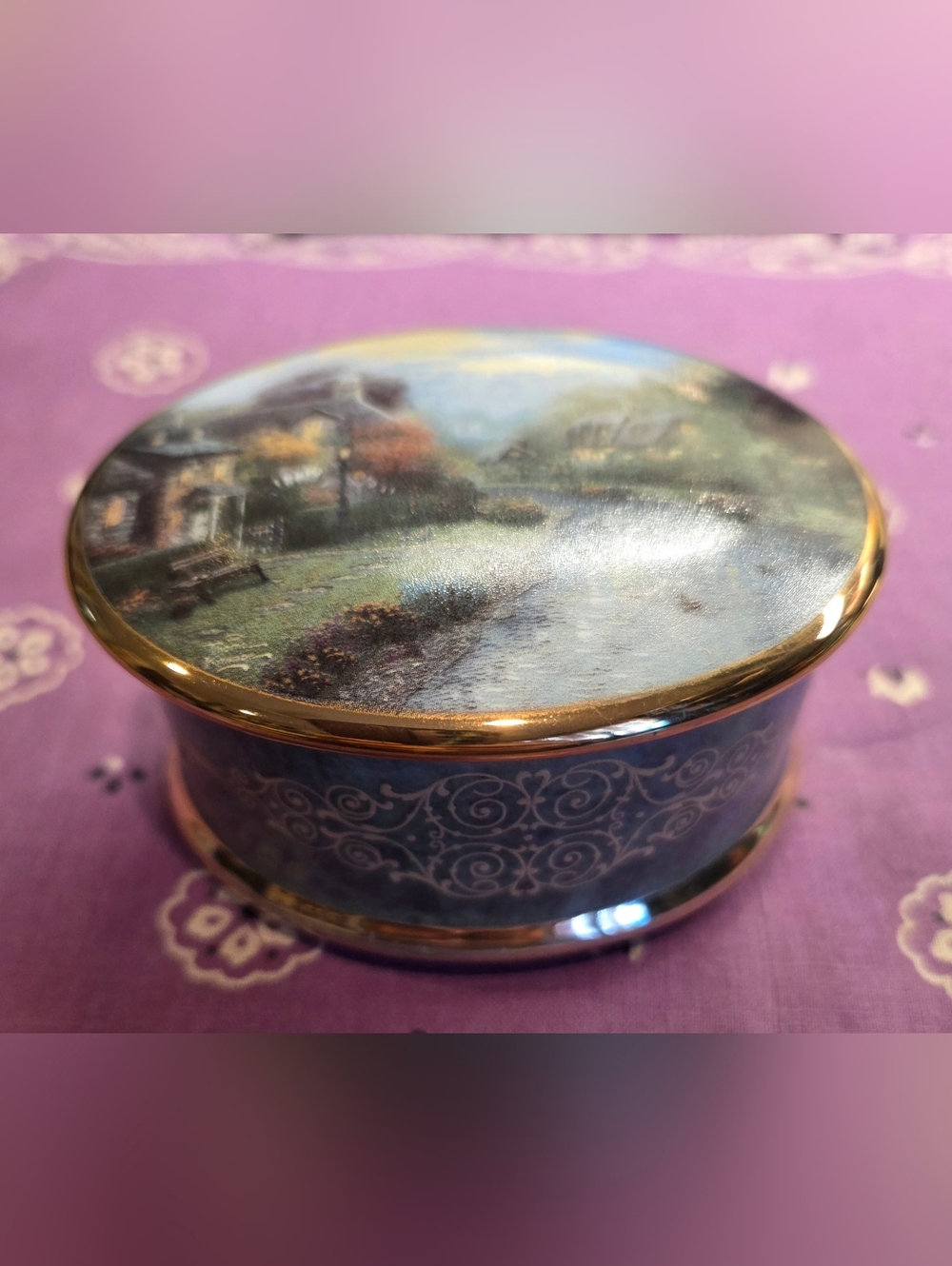 Thomas Kincaid Small Music Box. Plays "The Long And Winding Road".